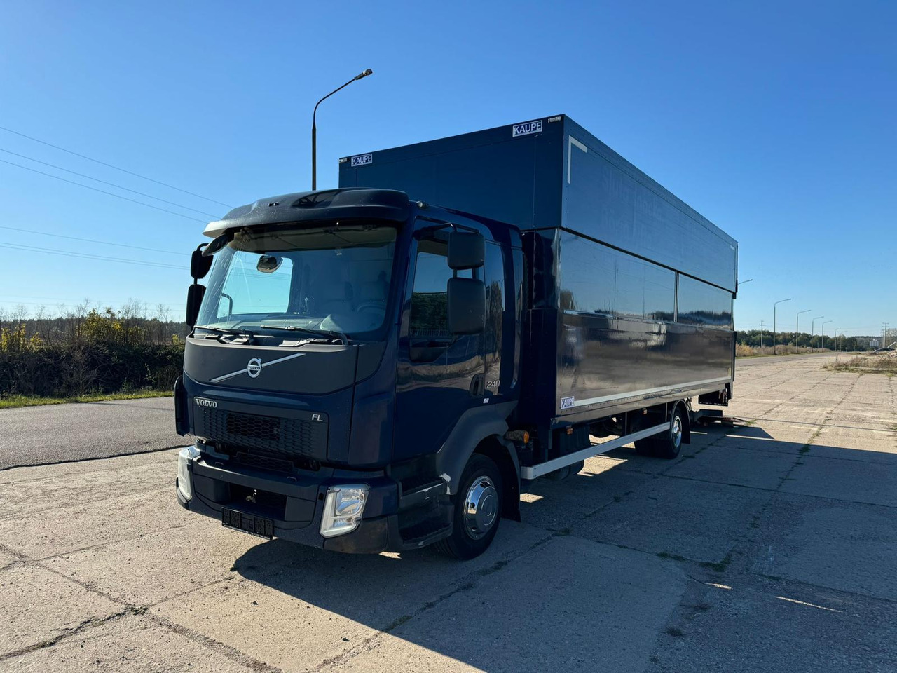 VOLVO FL 240 - Skříňový nákladní auto: obrázok 2 VOLVO FL 240 - Skříňový nákladní auto: obrázok 2