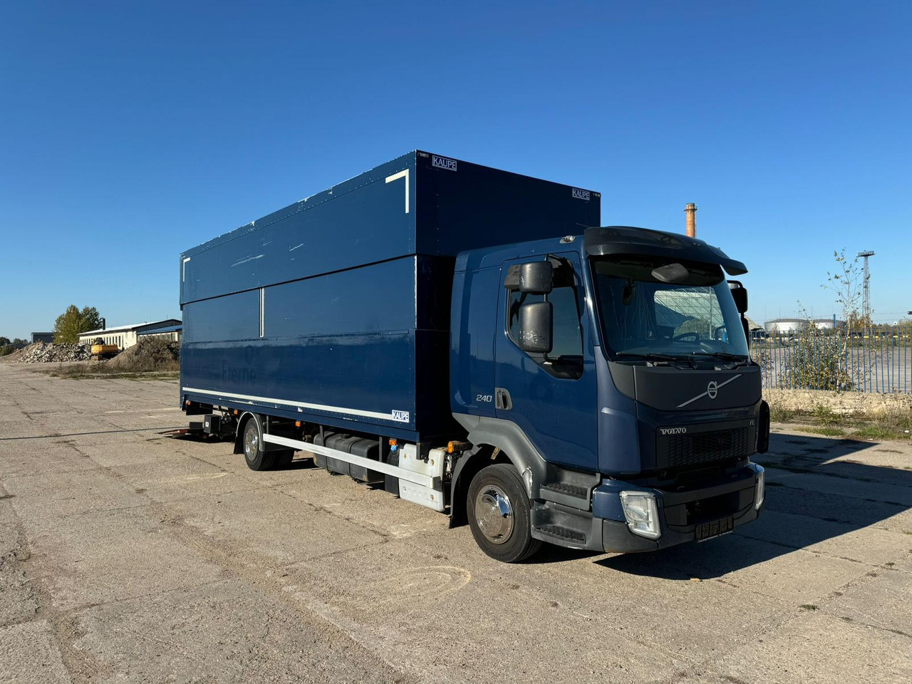 VOLVO FL 240 - Skříňový nákladní auto: obrázok 1 VOLVO FL 240 - Skříňový nákladní auto: obrázok 1