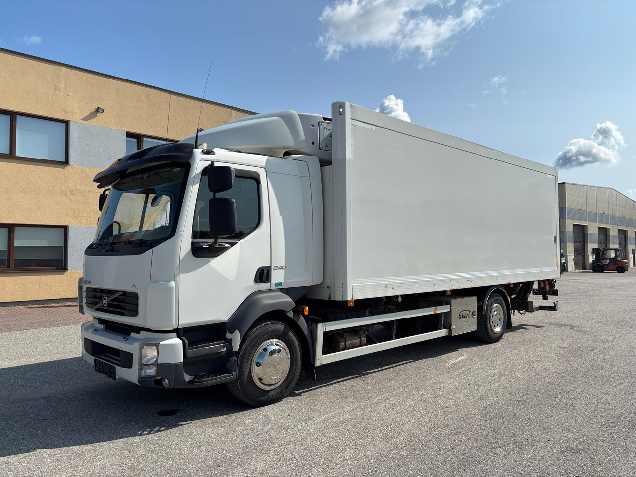 VOLVO FL240 - Chladirenské nákladné vozidlo: obrázok 3 VOLVO FL240 - Chladirenské nákladné vozidlo: obrázok 3