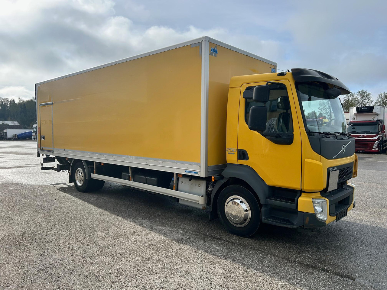 VOLVO FL250 - Skříňový nákladní auto: obrázok 1 VOLVO FL250 - Skříňový nákladní auto: obrázok 1