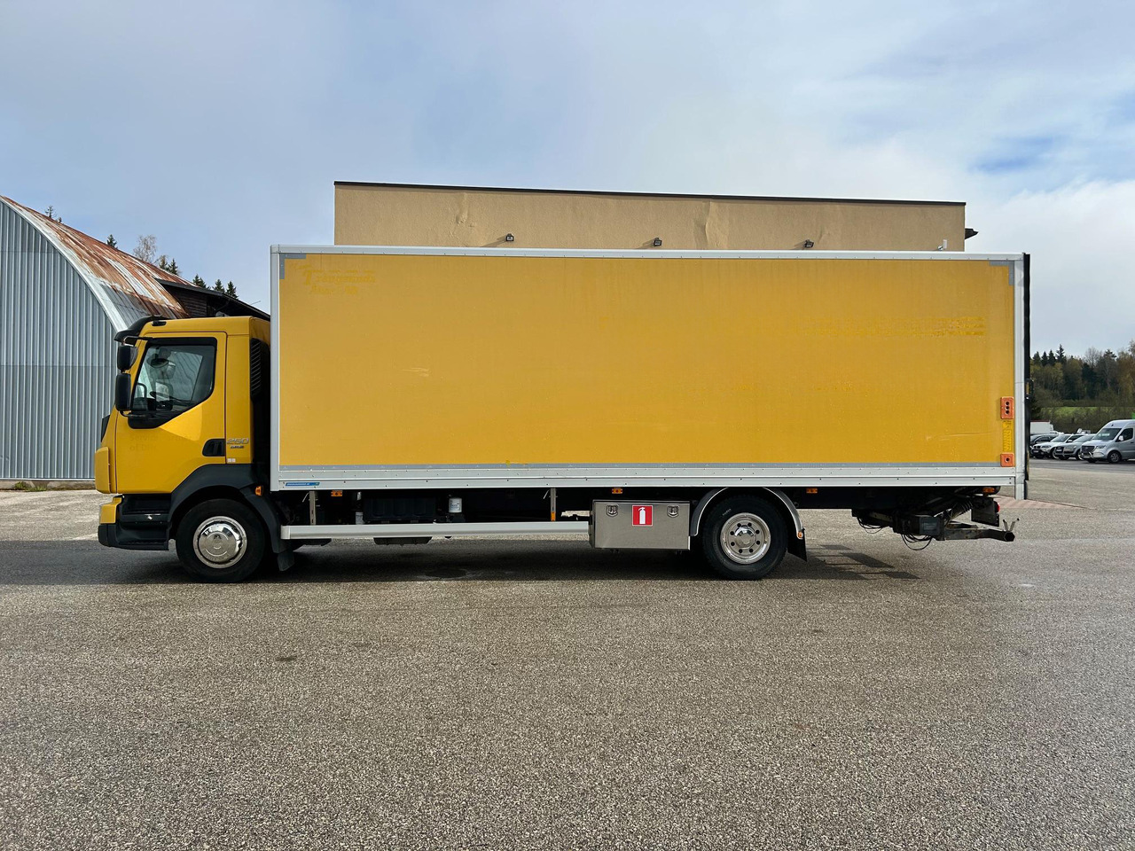 VOLVO FL250 - Skříňový nákladní auto: obrázok 2 VOLVO FL250 - Skříňový nákladní auto: obrázok 2