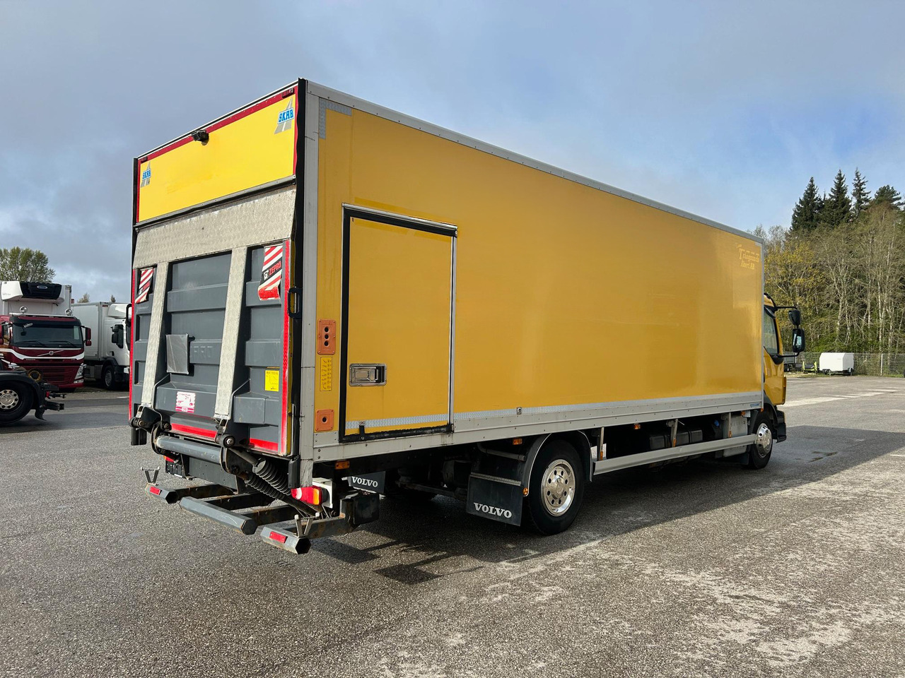 VOLVO FL250 - Skříňový nákladní auto: obrázok 5 VOLVO FL250 - Skříňový nákladní auto: obrázok 5