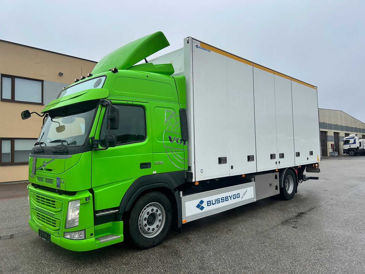VOLVO FM330 - Skříňový nákladní auto: obrázok 4 VOLVO FM330 - Skříňový nákladní auto: obrázok 4