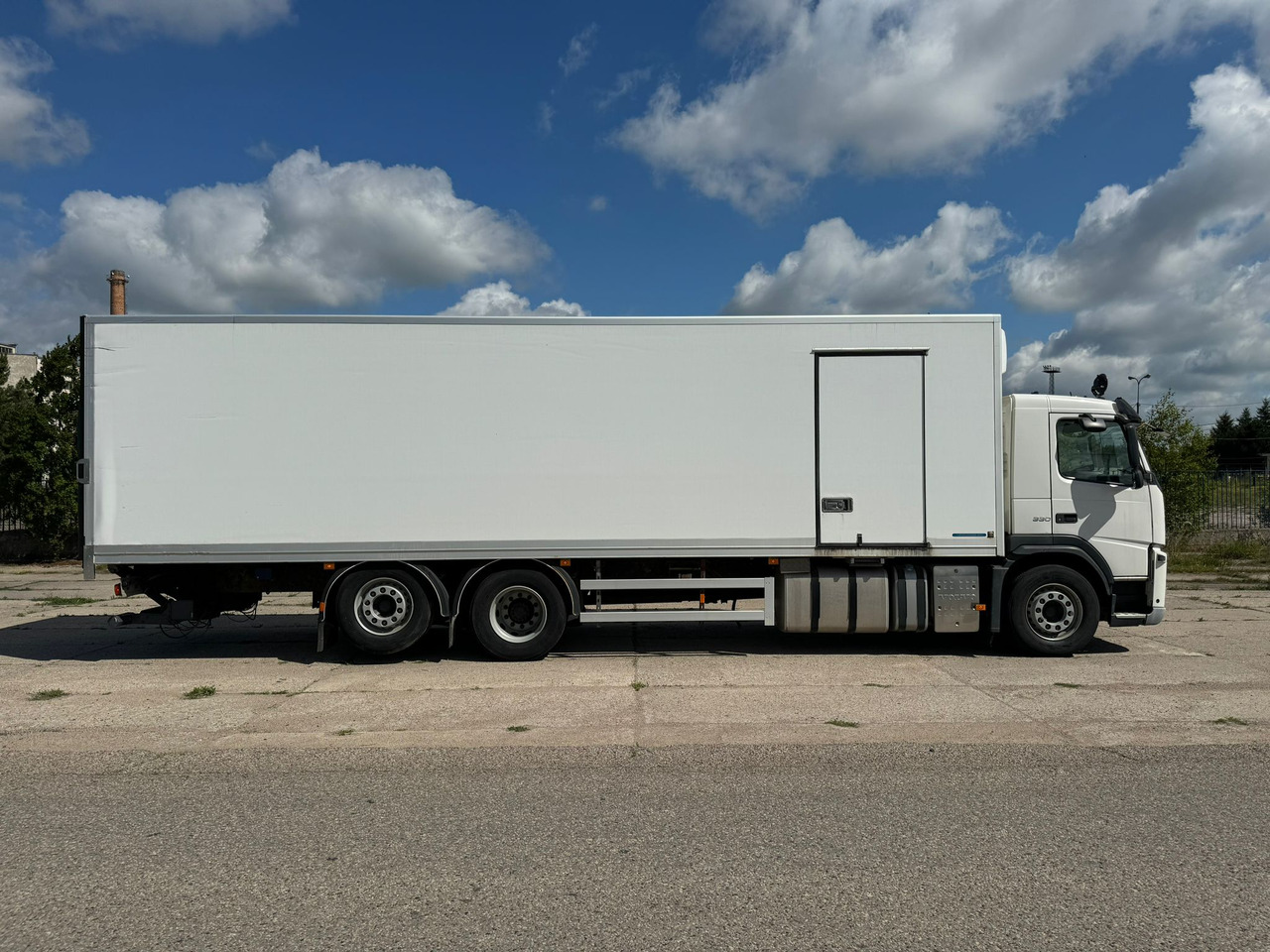 VOLVO FM330 - Chladirenské nákladné vozidlo: obrázok 4 VOLVO FM330 - Chladirenské nákladné vozidlo: obrázok 4