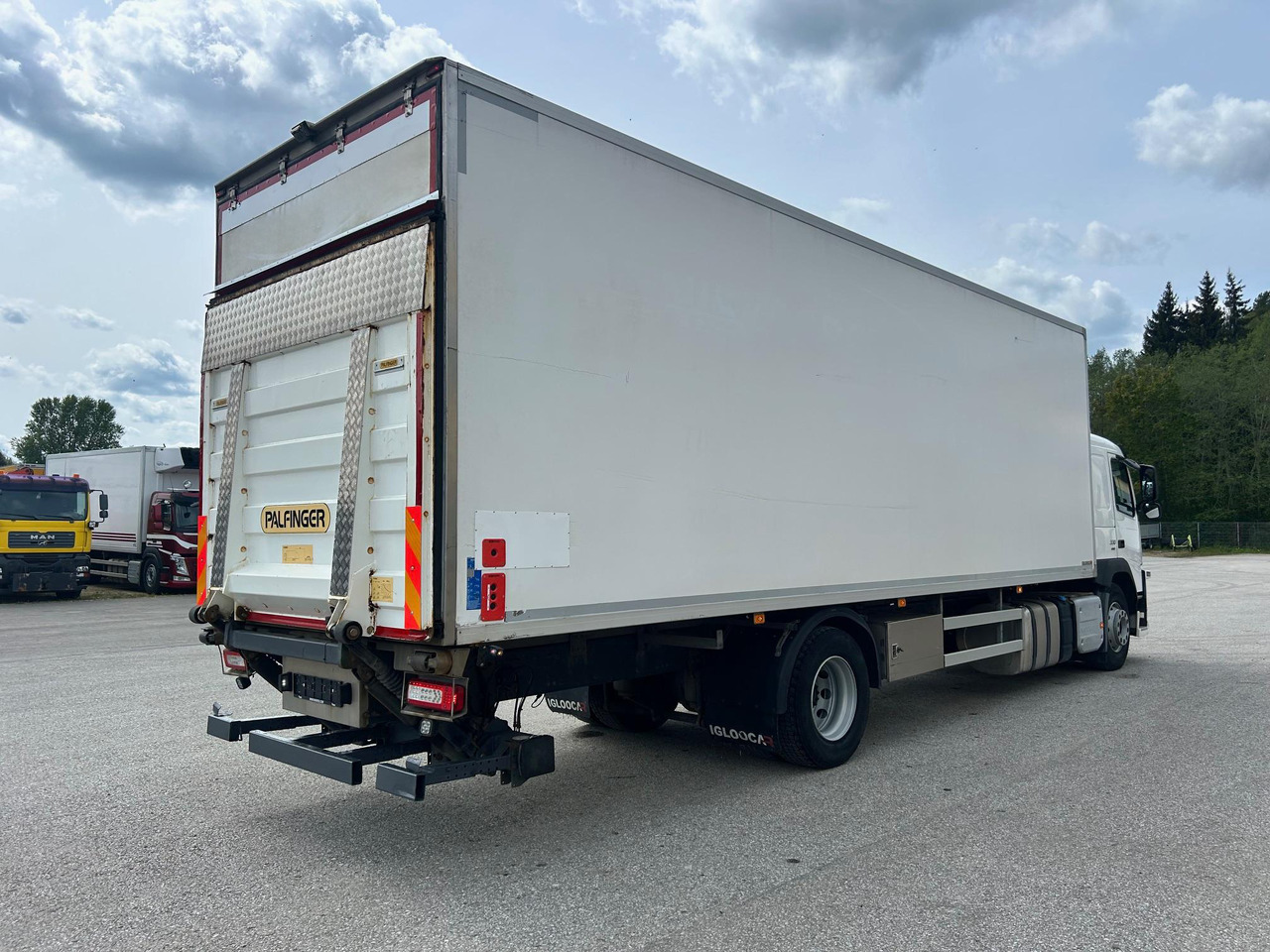 VOLVO FM330 - Chladirenské nákladné vozidlo: obrázok 4 VOLVO FM330 - Chladirenské nákladné vozidlo: obrázok 4