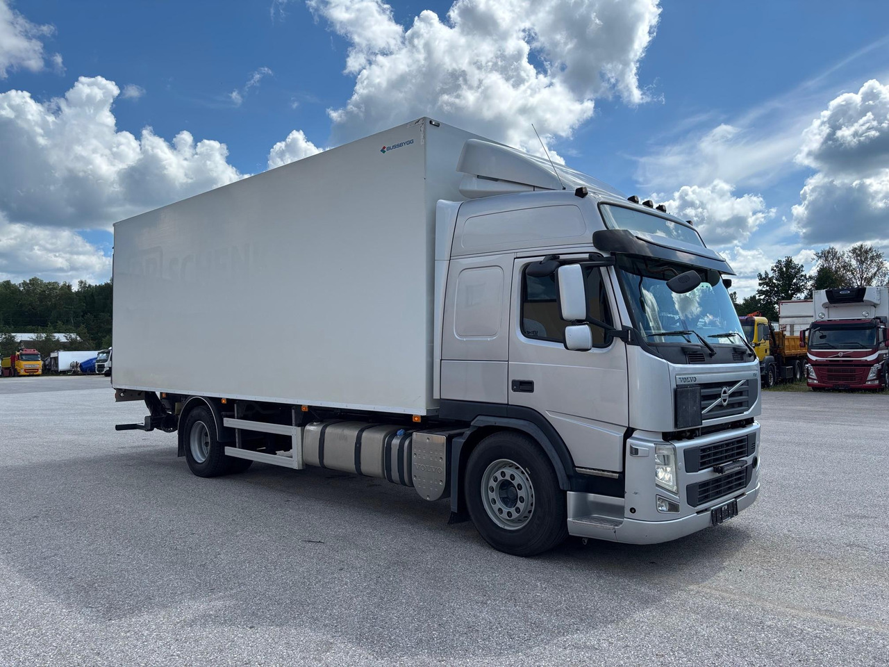 VOLVO FM330 - Skříňový nákladní auto: obrázok 1 VOLVO FM330 - Skříňový nákladní auto: obrázok 1