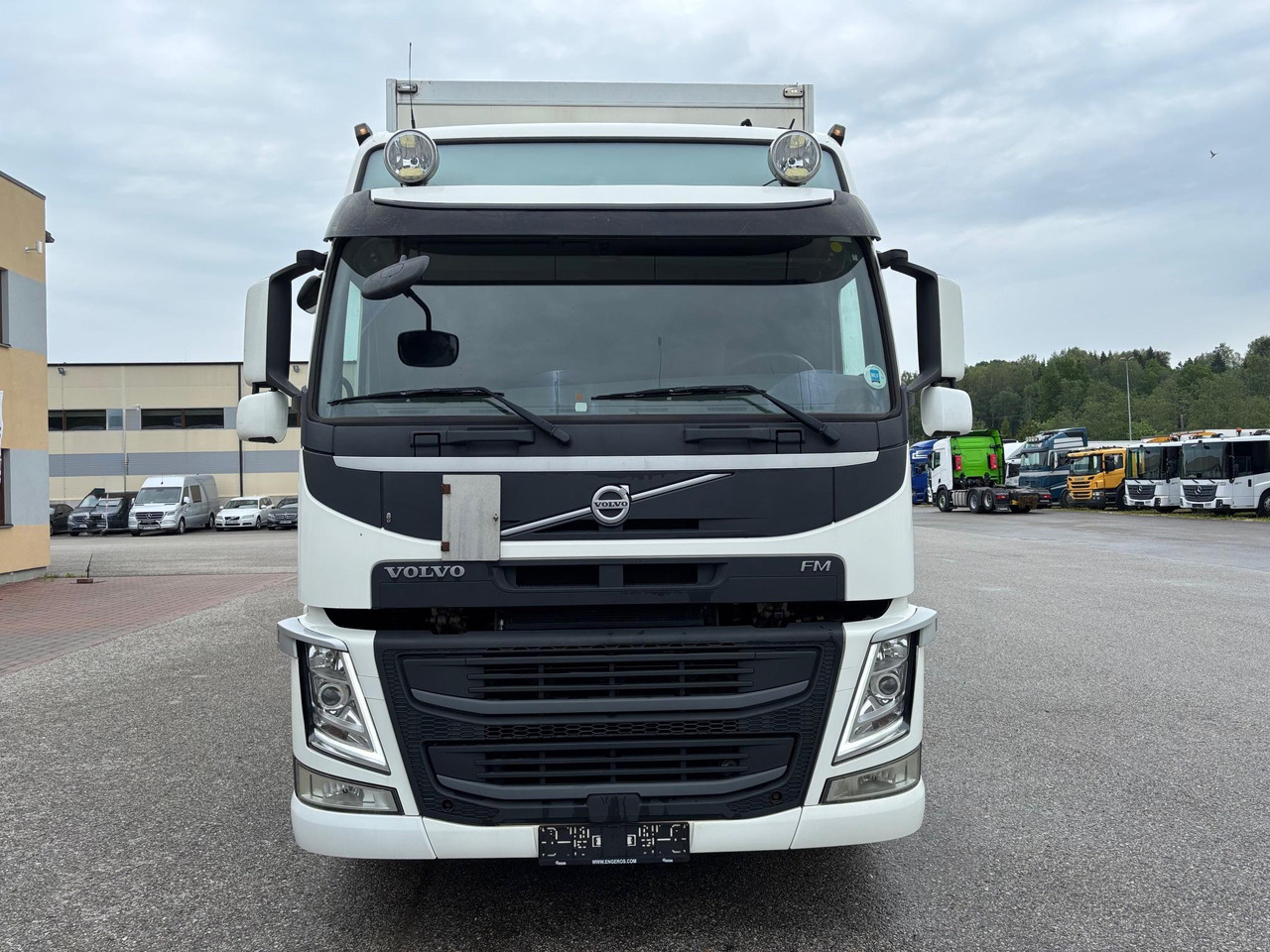 VOLVO FM330 - Skříňový nákladní auto: obrázok 2 VOLVO FM330 - Skříňový nákladní auto: obrázok 2