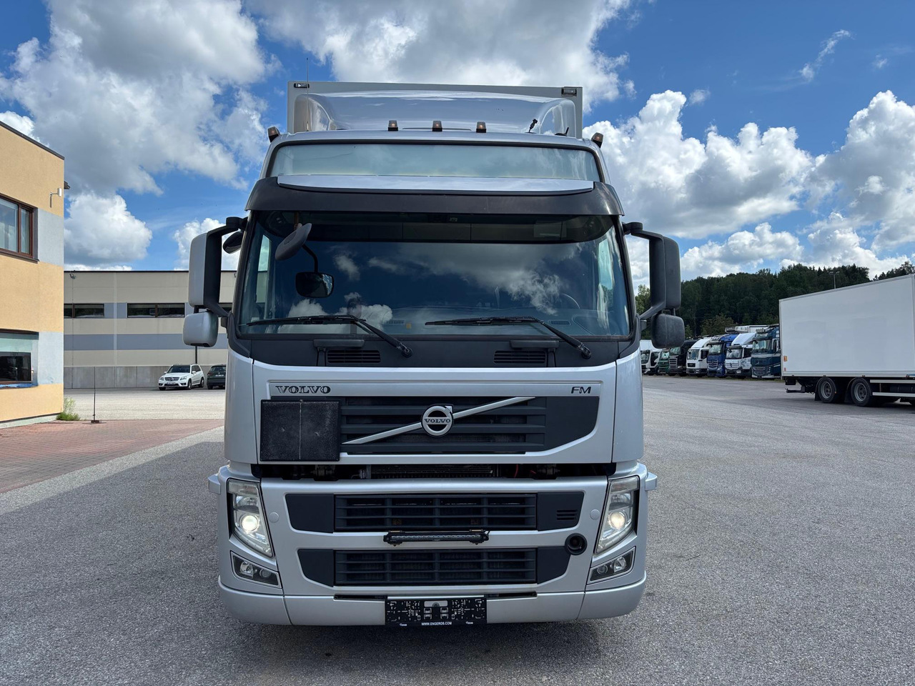 VOLVO FM330 - Skříňový nákladní auto: obrázok 2 VOLVO FM330 - Skříňový nákladní auto: obrázok 2