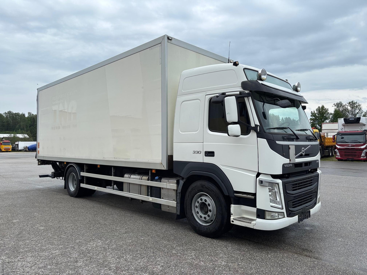 VOLVO FM330 - Skříňový nákladní auto: obrázok 1 VOLVO FM330 - Skříňový nákladní auto: obrázok 1