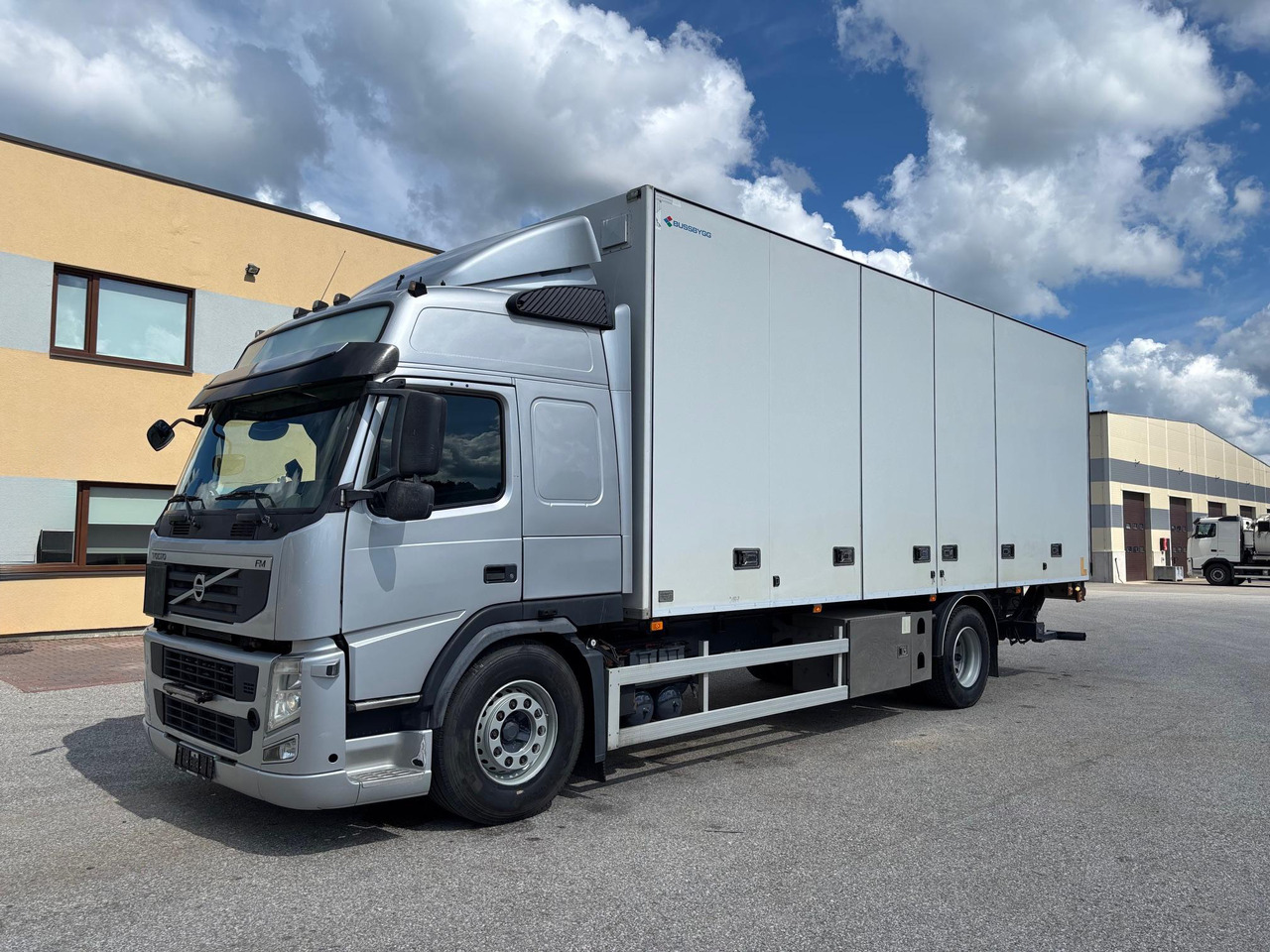 VOLVO FM330 - Skříňový nákladní auto: obrázok 3 VOLVO FM330 - Skříňový nákladní auto: obrázok 3