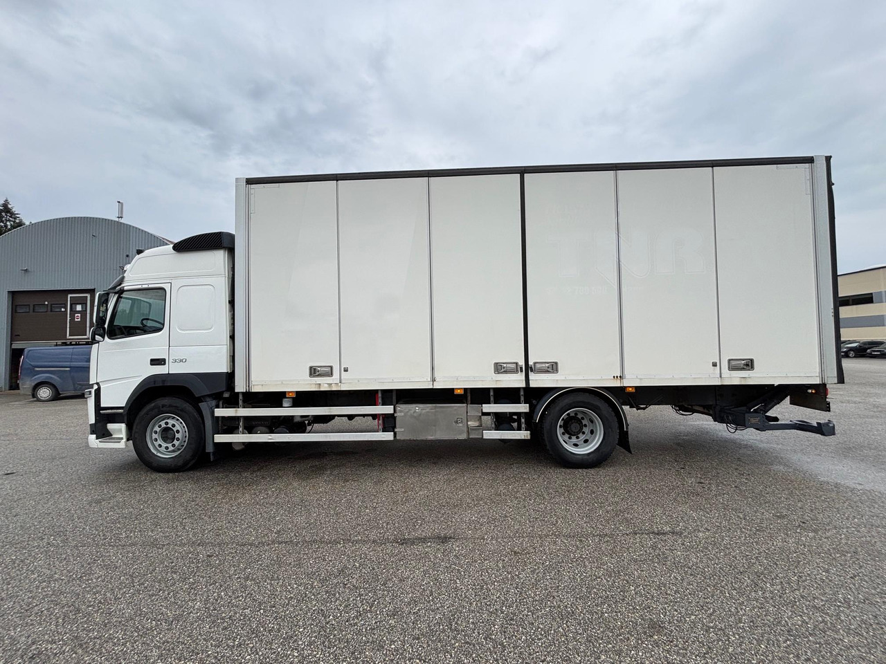 VOLVO FM330 - Skříňový nákladní auto: obrázok 5 VOLVO FM330 - Skříňový nákladní auto: obrázok 5