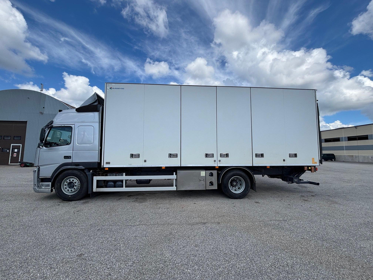 VOLVO FM330 - Skříňový nákladní auto: obrázok 5 VOLVO FM330 - Skříňový nákladní auto: obrázok 5
