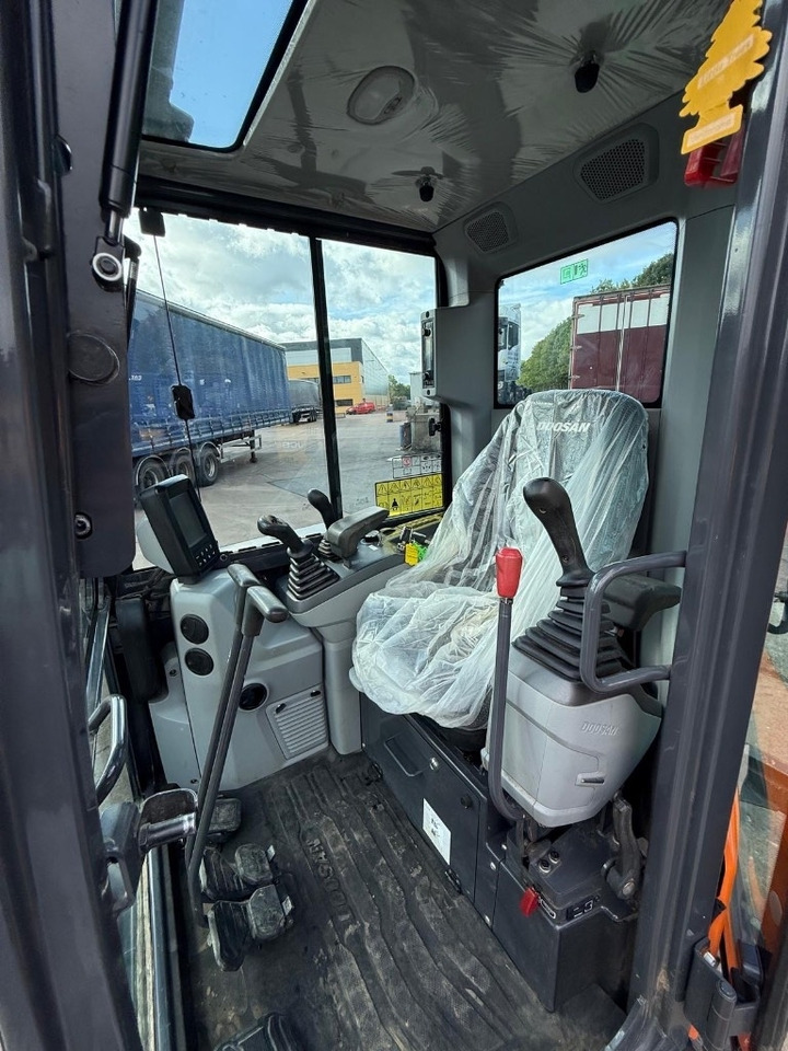 Mini rýpadlo Doosan DX27Z-7: obrázok 8