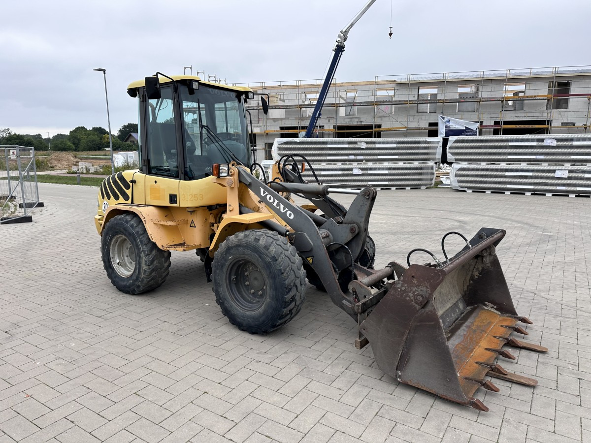 VOLVO L 30 B PRO 3er Kreis Klappschaufel+Palettengabel - Kolesový nakladač: obrázok 4 VOLVO L 30 B PRO 3er Kreis Klappschaufel+Palettengabel - Kolesový nakladač: obrázok 4