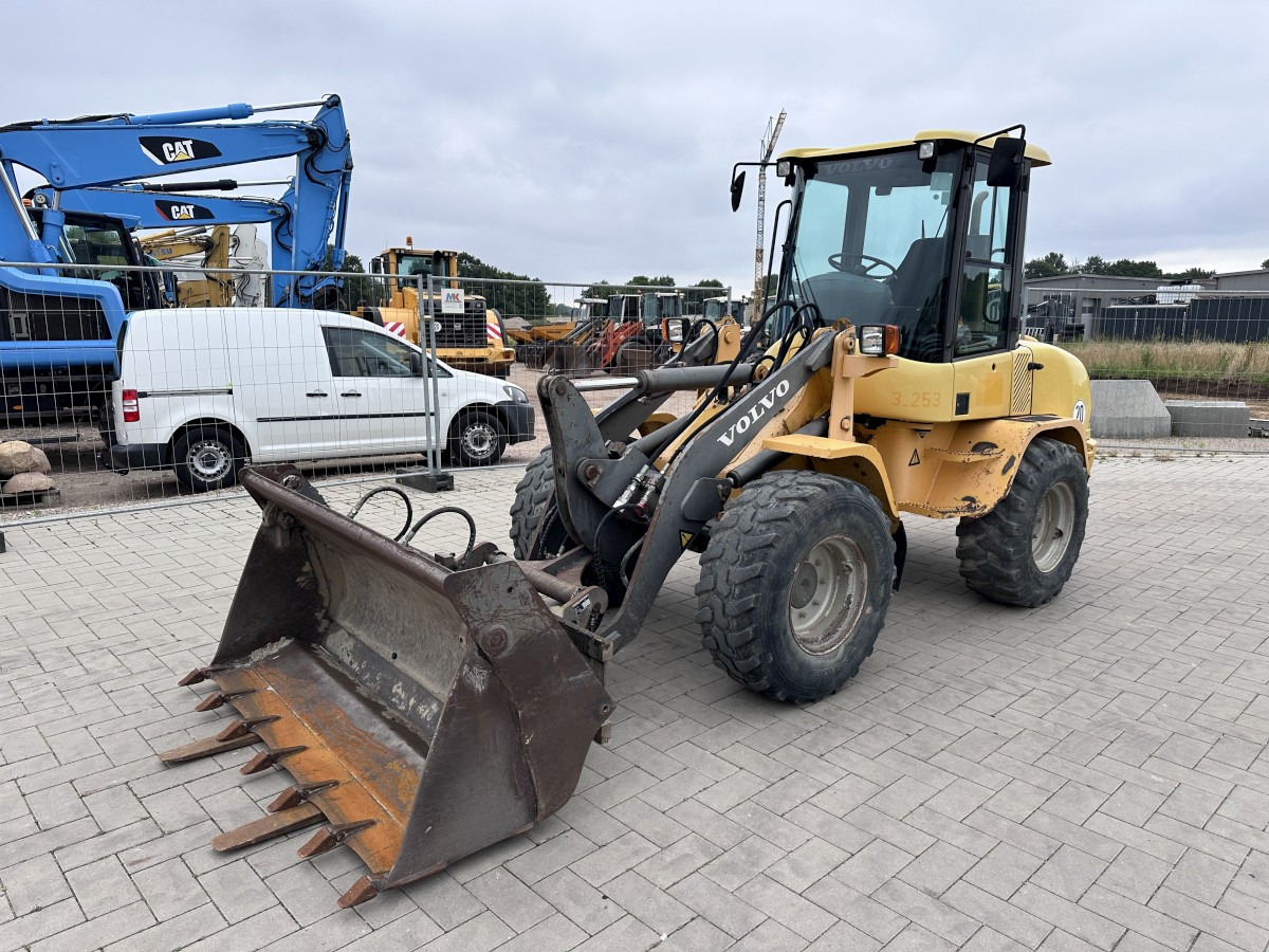 VOLVO L 30 B PRO 3er Kreis Klappschaufel+Palettengabel - Kolesový nakladač: obrázok 3 VOLVO L 30 B PRO 3er Kreis Klappschaufel+Palettengabel - Kolesový nakladač: obrázok 3