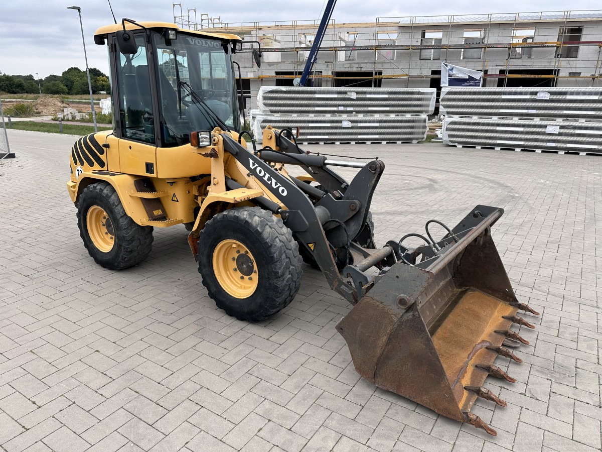 VOLVO L 30 B PRO 3er Kreis Klappschaufel+Palettengabel - Kolesový nakladač: obrázok 4 VOLVO L 30 B PRO 3er Kreis Klappschaufel+Palettengabel - Kolesový nakladač: obrázok 4