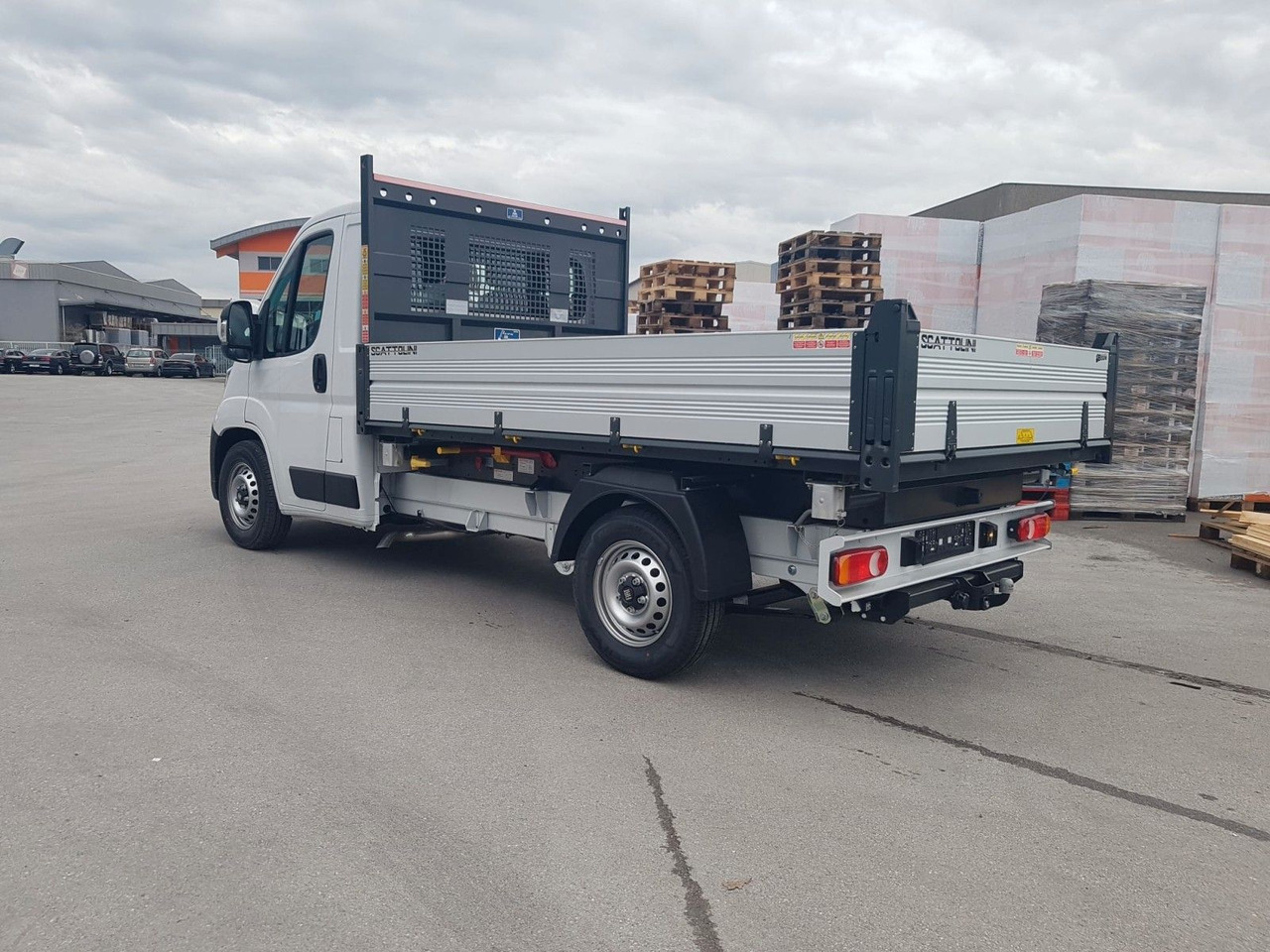 Fiat Ducato 35H L2H1 EKA 3-Seiten-Kipper 180 PS AHK - Dodávka sklápač: obrázok 5 Fiat Ducato 35H L2H1 EKA 3-Seiten-Kipper 180 PS AHK - Dodávka sklápač: obrázok 5
