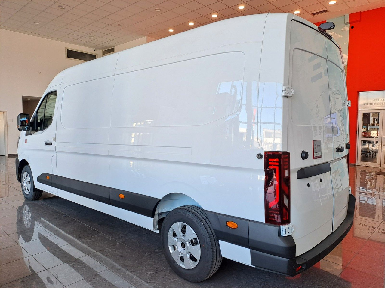 Renault Master L3H2 150 - NAV Klimaaut. Holzb. 270° - Furgon: obrázok 5 Renault Master L3H2 150 - NAV Klimaaut. Holzb. 270° - Furgon: obrázok 5