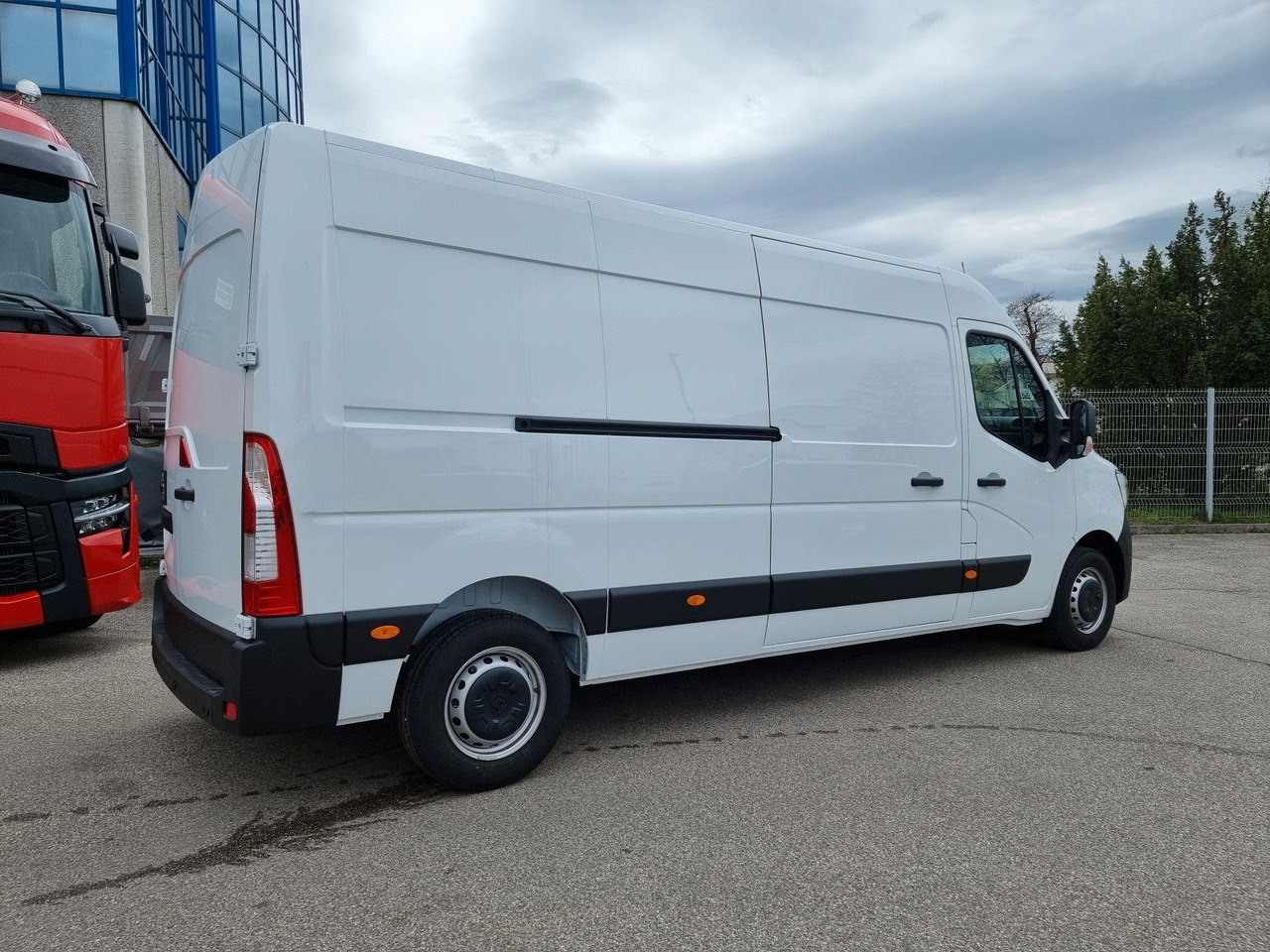 Renault Master L3H2 3,5t 150 PRO+ - Furgon: obrázok 3 Renault Master L3H2 3,5t 150 PRO+ - Furgon: obrázok 3