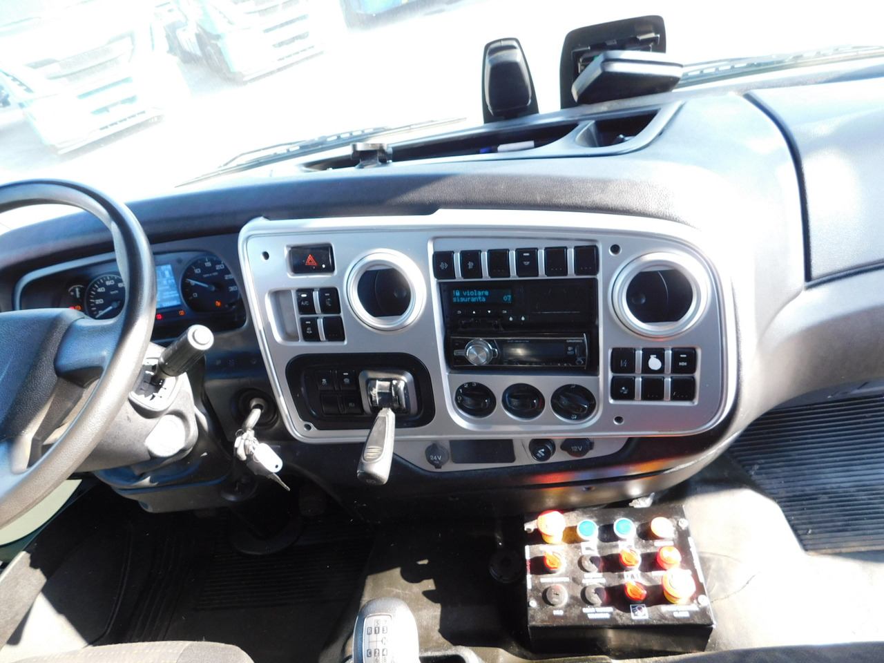 Auto na odvoz odpadu Ford 1833 4x2 dcab e6 9seso14409: obrázok 7