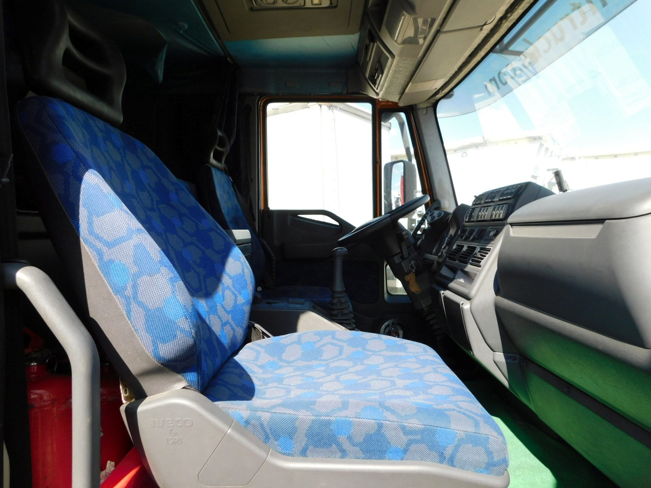 Iveco Eurocargo 120e24pmll - Skříňový nákladní auto: obrázok 5 Iveco Eurocargo 120e24pmll - Skříňový nákladní auto: obrázok 5