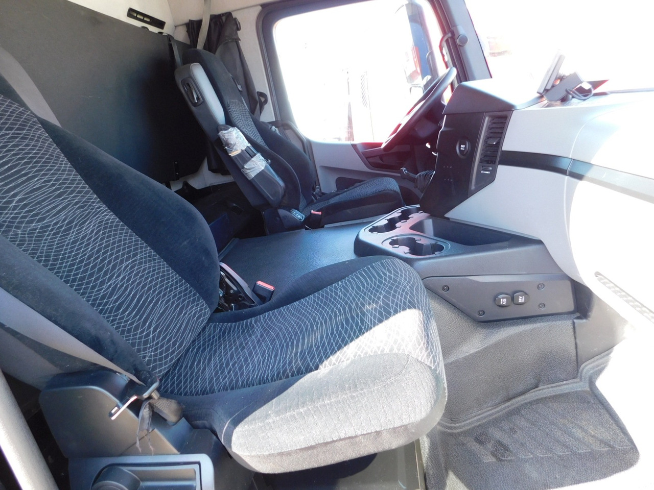 Mercedes Antos - Chladirenské nákladné vozidlo: obrázok 5 Mercedes Antos - Chladirenské nákladné vozidlo: obrázok 5