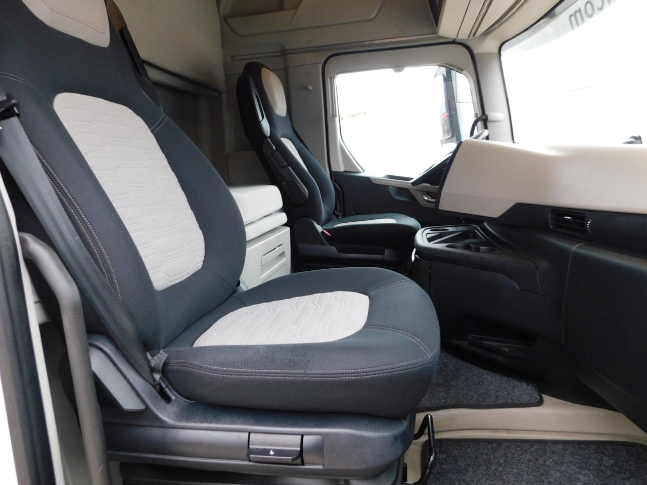 Ford F max 4x2 scab e6 12s2620 - Ťahač: obrázok 5 Ford F max 4x2 scab e6 12s2620 - Ťahač: obrázok 5