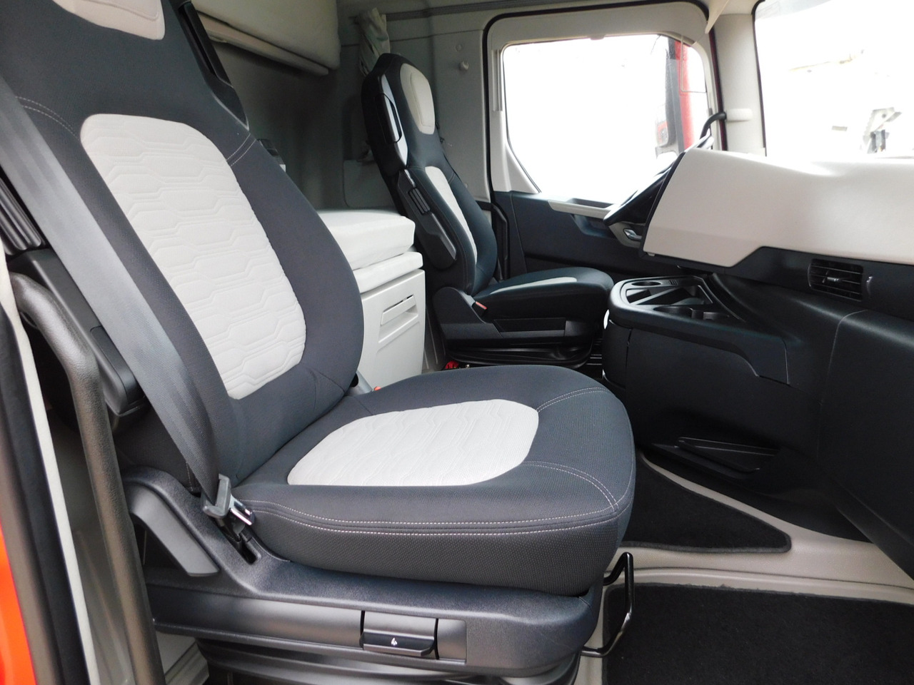 Ford F max 4x2 scab e6 12tx2620 - Ťahač: obrázok 5 Ford F max 4x2 scab e6 12tx2620 - Ťahač: obrázok 5