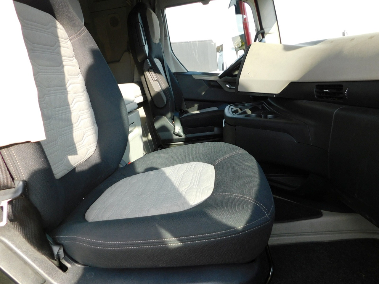 Ford F max ll 4x2 scab e6 12tx2620 - Ťahač: obrázok 5 Ford F max ll 4x2 scab e6 12tx2620 - Ťahač: obrázok 5