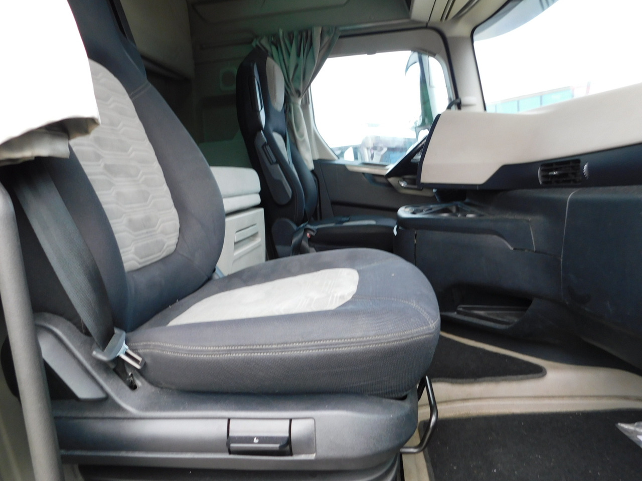 Ford F max ll 4x2 scab e6 12tx2620 - Ťahač: obrázok 5 Ford F max ll 4x2 scab e6 12tx2620 - Ťahač: obrázok 5