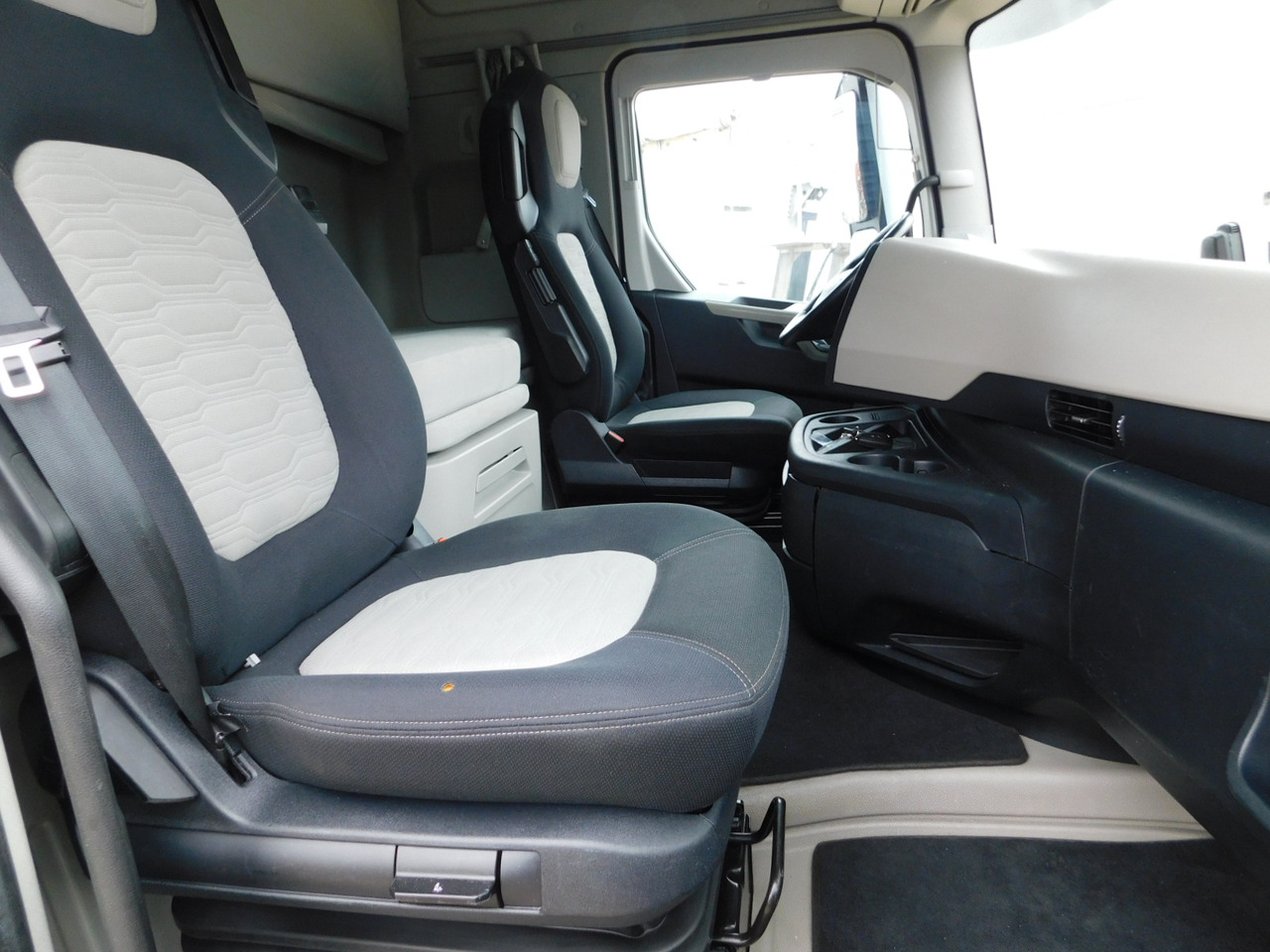 Ford F max ll 4x2 scab e6 12tx2620 - Ťahač: obrázok 5 Ford F max ll 4x2 scab e6 12tx2620 - Ťahač: obrázok 5