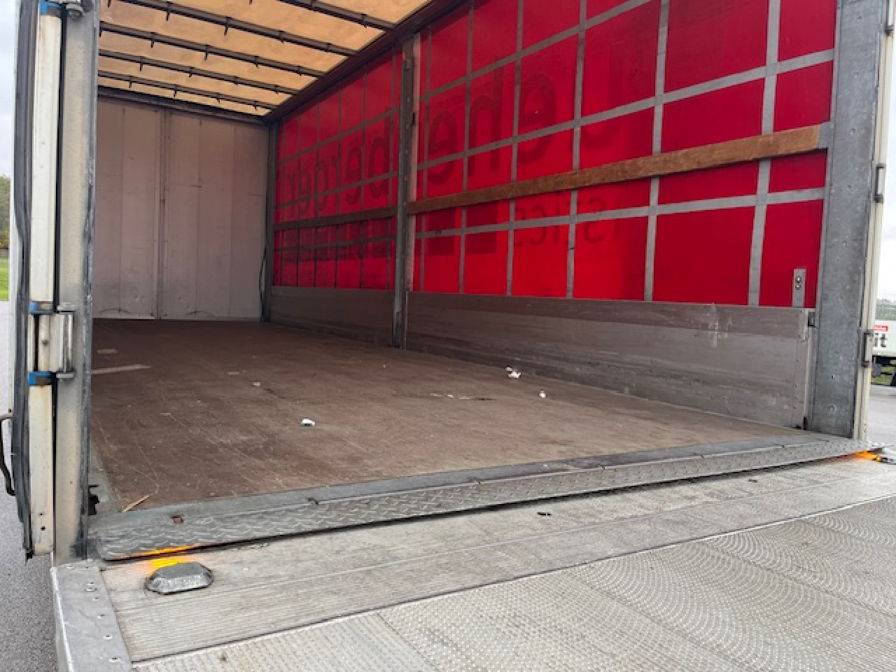 MAN TGM 18.320 4x2 BL Durchladbar - mit Tandemhänger - Plachtové nákladné vozidlo: obrázok 2 MAN TGM 18.320 4x2 BL Durchladbar - mit Tandemhänger - Plachtové nákladné vozidlo: obrázok 2