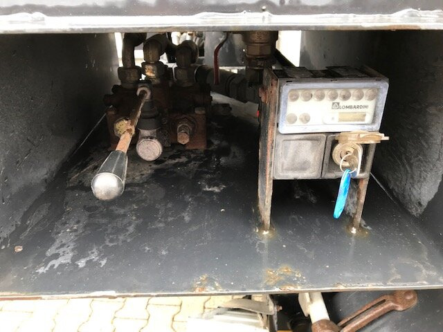 HDK 1860 HDK 1860 Hinterkippmulde ca. 28m³ mit Seperatmotor, eigene Hydraulik - Príves sklápěcí: obrázok 2 HDK 1860 HDK 1860 Hinterkippmulde ca. 28m³ mit Seperatmotor, eigene Hydraulik - Príves sklápěcí: obrázok 2