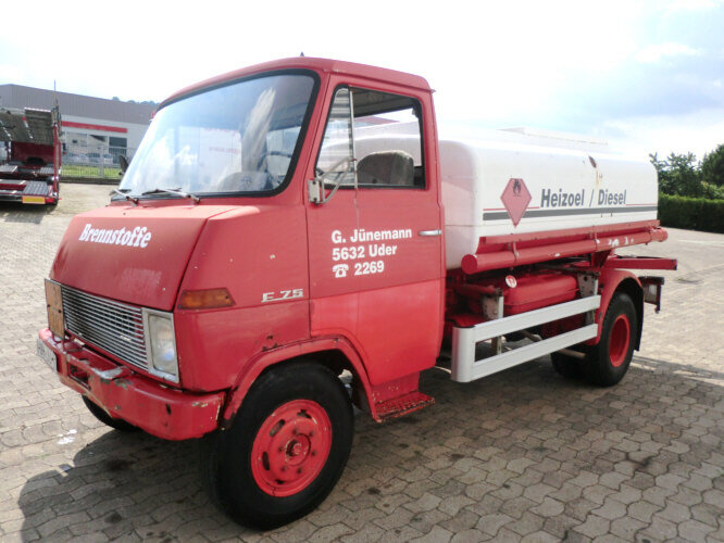 Hanomag F 75/35 Ki Hanomag-Henschel F 75/35 Ki, 5 cbm - Cisternové vozidlo: obrázok 3 Hanomag F 75/35 Ki Hanomag-Henschel F 75/35 Ki, 5 cbm - Cisternové vozidlo: obrázok 3