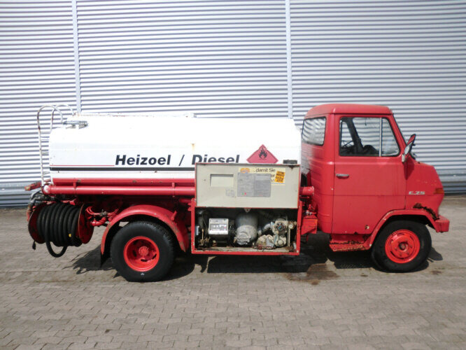 Hanomag F 75/35 Ki Hanomag-Henschel F 75/35 Ki, 5 cbm - Cisternové vozidlo: obrázok 4 Hanomag F 75/35 Ki Hanomag-Henschel F 75/35 Ki, 5 cbm - Cisternové vozidlo: obrázok 4