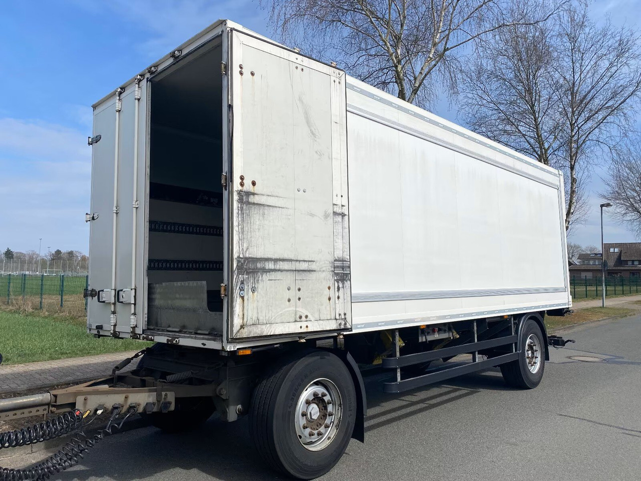 Kofferanhänger mit LBW Kofferanhänger mit LBW, Durchladesystem - Príves skriňové: obrázok 3 Kofferanhänger mit LBW Kofferanhänger mit LBW, Durchladesystem - Príves skriňové: obrázok 3