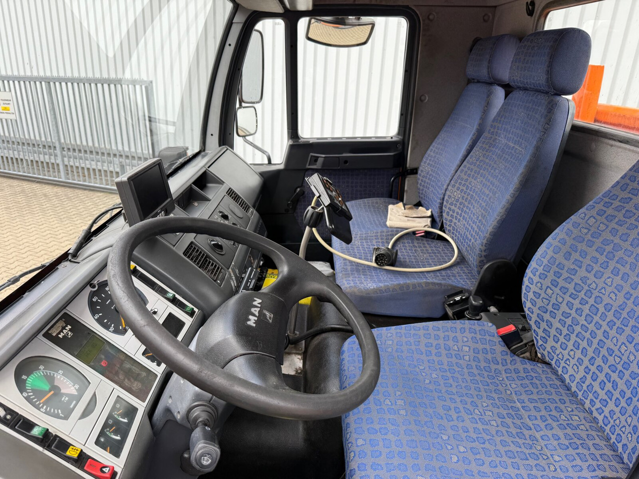 MAN 14.225 LAK 4x4 BB 14.225 LAK 4x4 BB, Winterdienstausstattung - Sklápač: obrázok 3 MAN 14.225 LAK 4x4 BB 14.225 LAK 4x4 BB, Winterdienstausstattung - Sklápač: obrázok 3