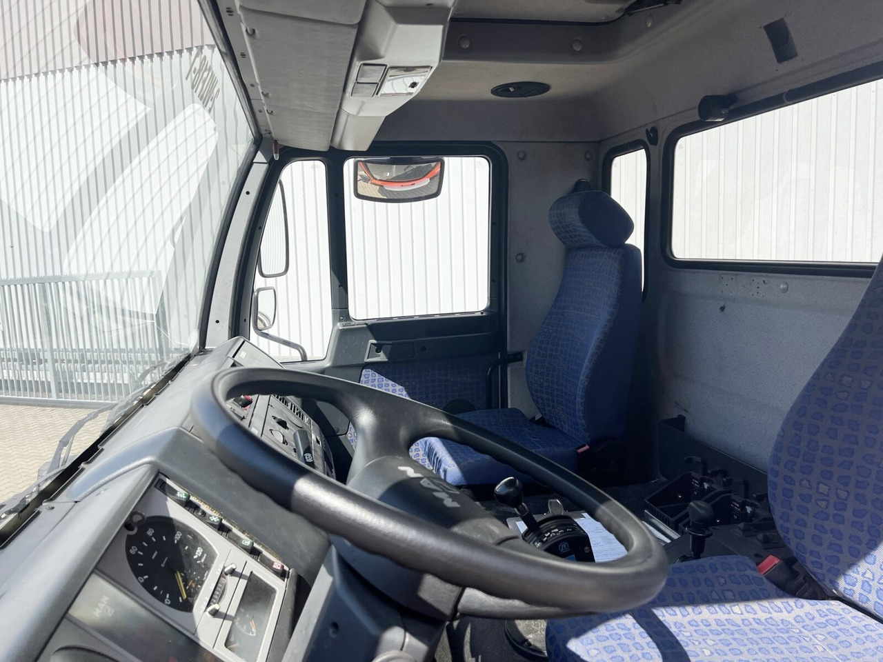 MAN 25/18.284 6x2-4 LL 25/18.284 6x2-4 LL,Kran HMF 1113 K3, Funk, Retarder - Hákový nosič kontajnerov, Auto s hydraulickou rukou: obrázok 5 MAN 25/18.284 6x2-4 LL 25/18.284 6x2-4 LL,Kran HMF 1113 K3, Funk, Retarder - Hákový nosič kontajnerov, Auto s hydraulickou rukou: obrázok 5