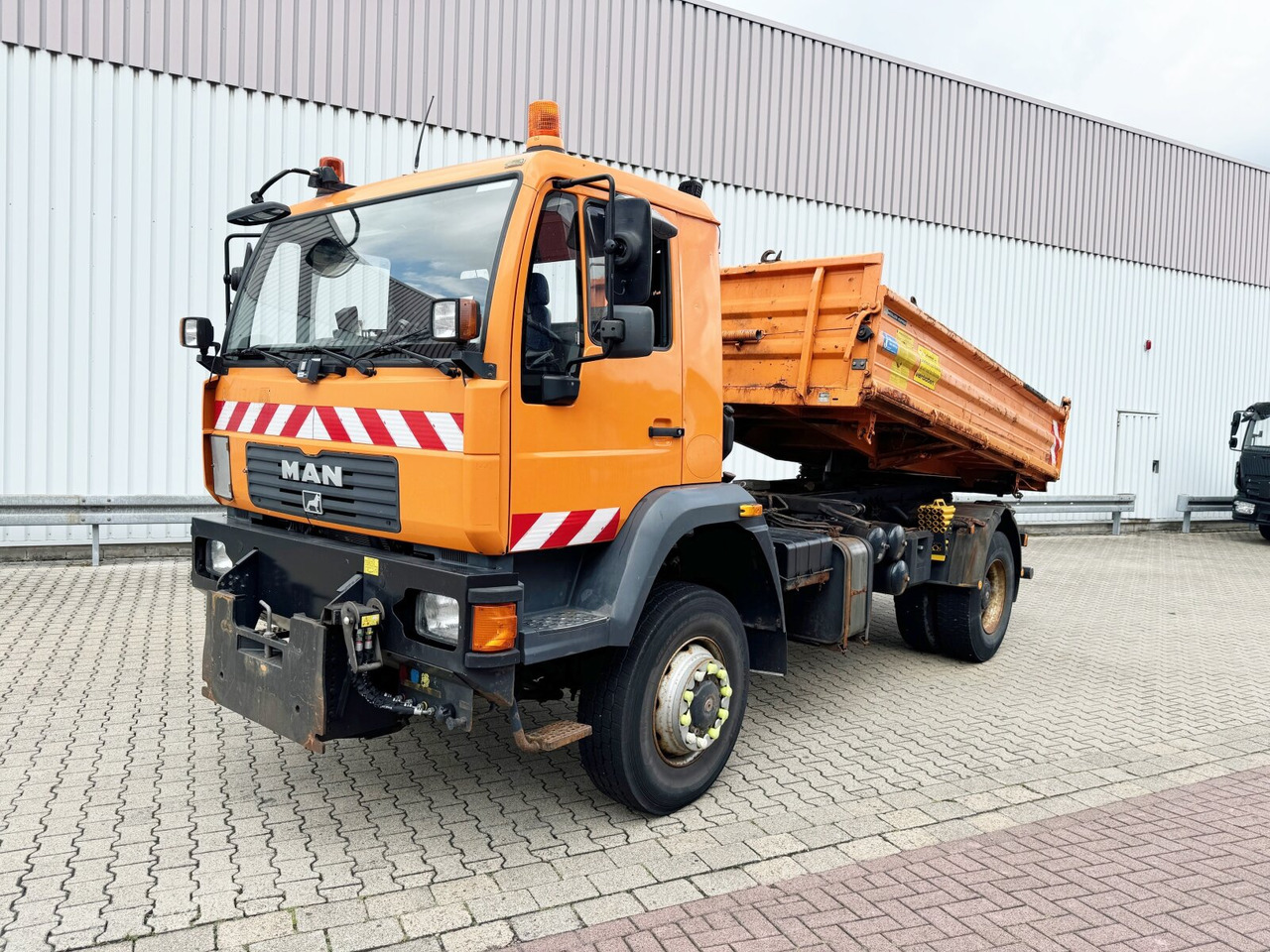 MAN LE 18.280 4X4 BB LE 18.280 4X4 BB, Winterdienstausstattung, Grüne Plakette - Sklápač, Auto s hydraulickou rukou: obrázok 1 MAN LE 18.280 4X4 BB LE 18.280 4X4 BB, Winterdienstausstattung, Grüne Plakette - Sklápač, Auto s hydraulickou rukou: obrázok 1