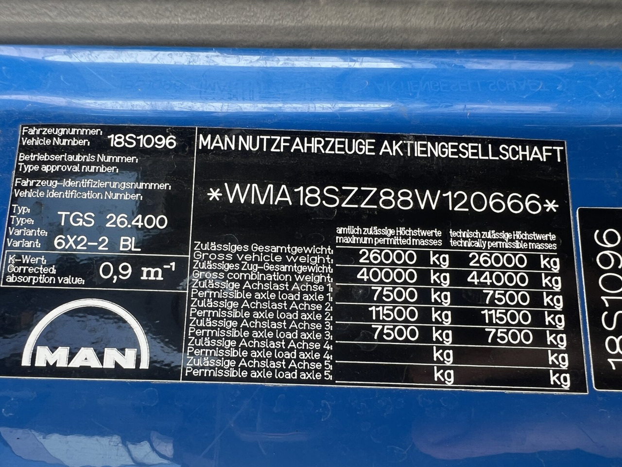 MAN TGA 26.400 6x2-4 BL TGA 26.400 6x2-4 BL, A1, Lenk-/Liftachse, ADR, Kässbohrer Tank ca. 20.820l, 3 Kammern - Cisternové vozidlo: obrázok 4 MAN TGA 26.400 6x2-4 BL TGA 26.400 6x2-4 BL, A1, Lenk-/Liftachse, ADR, Kässbohrer Tank ca. 20.820l, 3 Kammern - Cisternové vozidlo: obrázok 4