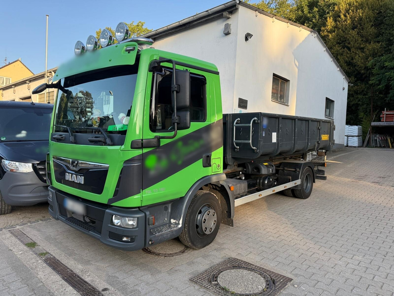 MAN TGL 10.180 4x2 BL TGL 10.180 4x2 BL, City-Abrollkipper - Hákový nosič kontajnerov: obrázok 1 MAN TGL 10.180 4x2 BL TGL 10.180 4x2 BL, City-Abrollkipper - Hákový nosič kontajnerov: obrázok 1