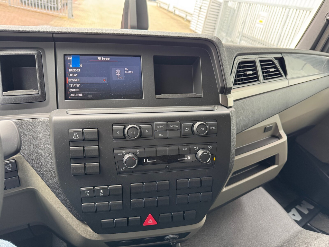 MAN TGL 8.160 4x2 BL CH TGL 8.160 4x2 BL CH, 3x VORHANDEN! - Podvozek s kabinou: obrázok 5 MAN TGL 8.160 4x2 BL CH TGL 8.160 4x2 BL CH, 3x VORHANDEN! - Podvozek s kabinou: obrázok 5