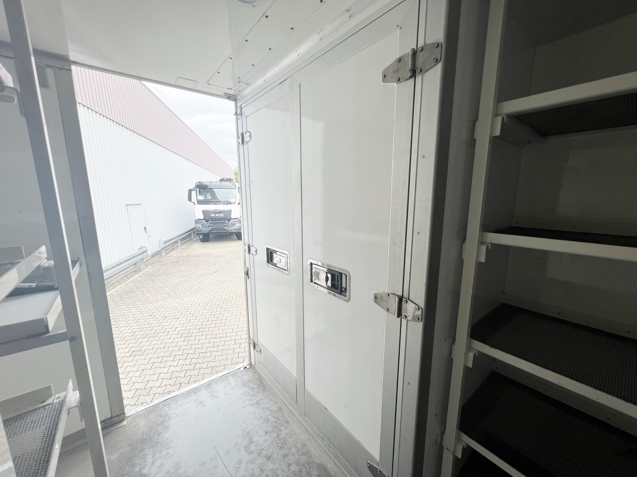 MAN TGL 8.180 4x2 BL TGL 8.180 4x2 BL, Kühlkoffer, Carrier Supra 850Mi - Chladirenské nákladné vozidlo: obrázok 4 MAN TGL 8.180 4x2 BL TGL 8.180 4x2 BL, Kühlkoffer, Carrier Supra 850Mi - Chladirenské nákladné vozidlo: obrázok 4
