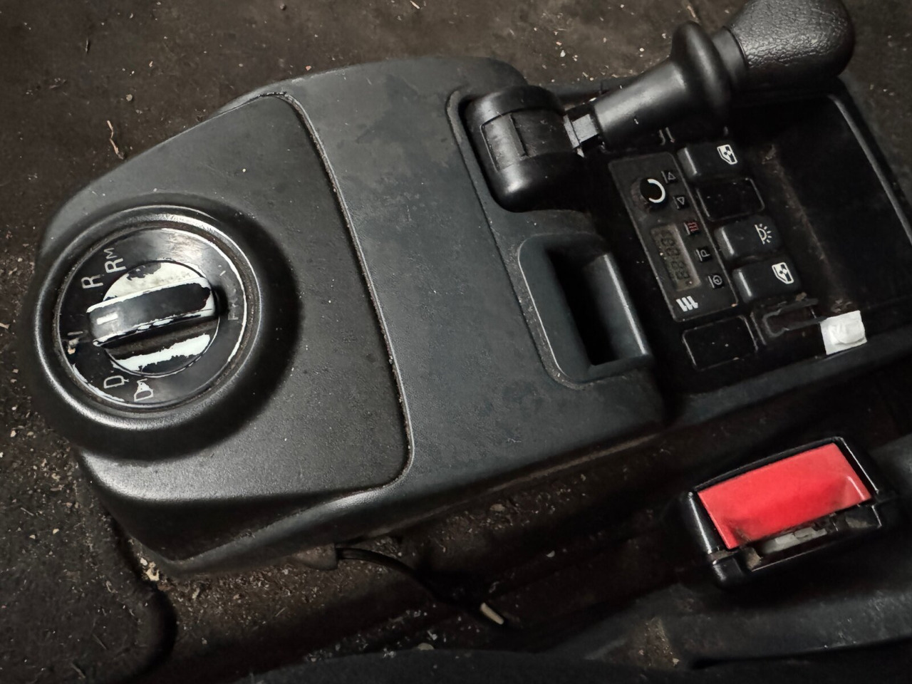 Skříňový nákladní auto MAN TGM 15.290 4x2 LL TGM 15.290 4x2 LL, Topsleeper, LBW MBB, Möbelkoffer: obrázok 6 Skříňový nákladní auto MAN TGM 15.290 4x2 LL TGM 15.290 4x2 LL, Topsleeper, LBW MBB, Möbelkoffer: obrázok 6