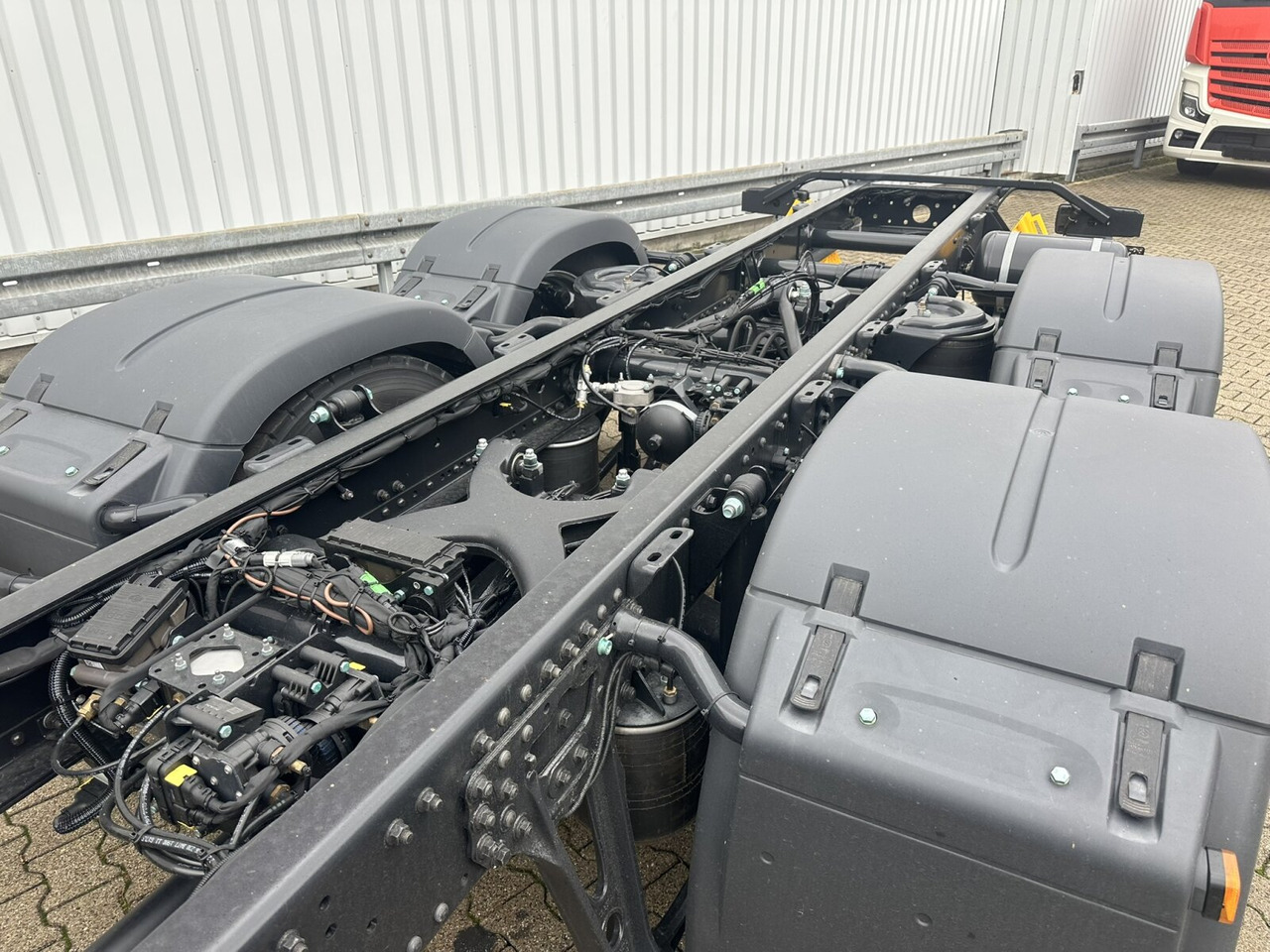 MAN TGS 26.440 6x2-4 LL CH TGS 26.440 6x2-4 LL CH, Lenk-/Liftachse, Navi, LED - Podvozek s kabinou: obrázok 4 MAN TGS 26.440 6x2-4 LL CH TGS 26.440 6x2-4 LL CH, Lenk-/Liftachse, Navi, LED - Podvozek s kabinou: obrázok 4