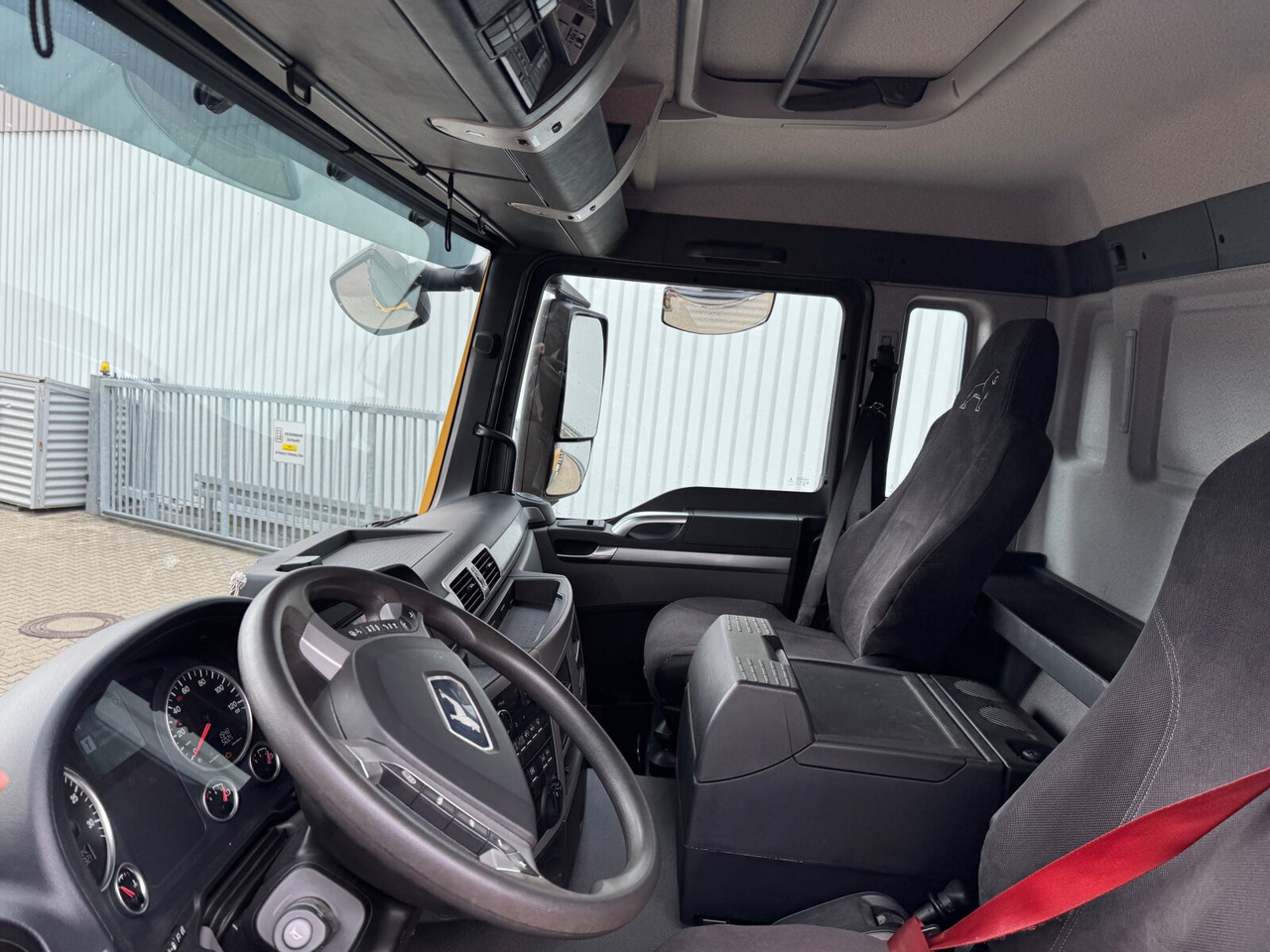 MAN TGS 26.510 6x4-4 BL TGS 26.510 6x4-4 BL, PriTrader, Lenk-/Liftachse - Hákový nosič kontajnerov: obrázok 4 MAN TGS 26.510 6x4-4 BL TGS 26.510 6x4-4 BL, PriTrader, Lenk-/Liftachse - Hákový nosič kontajnerov: obrázok 4