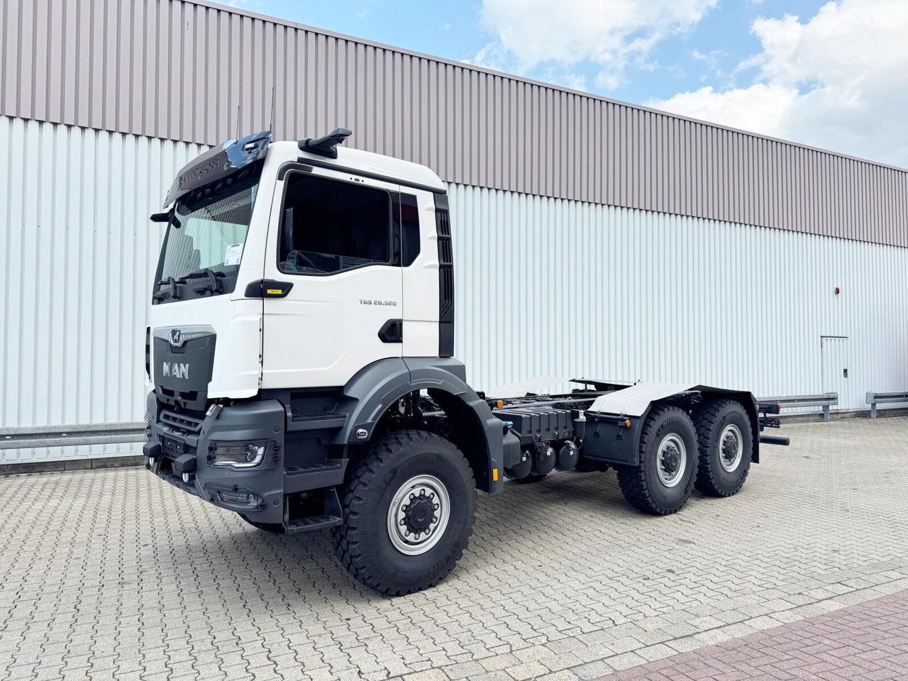 MAN TGS 26.520 6x6 BB TGS 26.520 6x6 BB, PriTarder, Navi, Optiview, Einzelbereifung - Podvozek s kabinou: obrázok 1 MAN TGS 26.520 6x6 BB TGS 26.520 6x6 BB, PriTarder, Navi, Optiview, Einzelbereifung - Podvozek s kabinou: obrázok 1