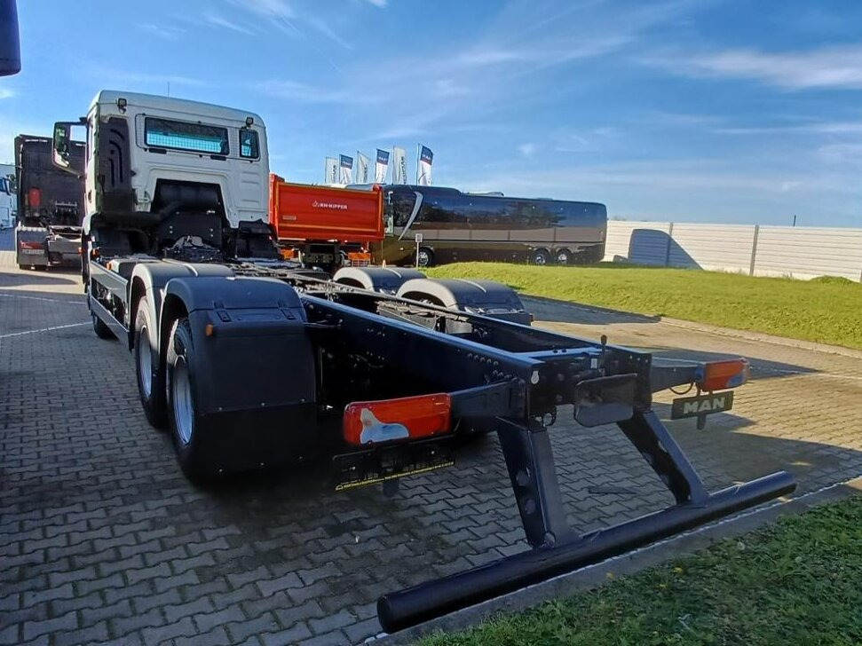 MAN TGS 33.440 6x6 BB CH TGS 33.440 6x6 BB CH, Hohe Bauart, Nebenantrieb - Podvozek s kabinou: obrázok 4 MAN TGS 33.440 6x6 BB CH TGS 33.440 6x6 BB CH, Hohe Bauart, Nebenantrieb - Podvozek s kabinou: obrázok 4