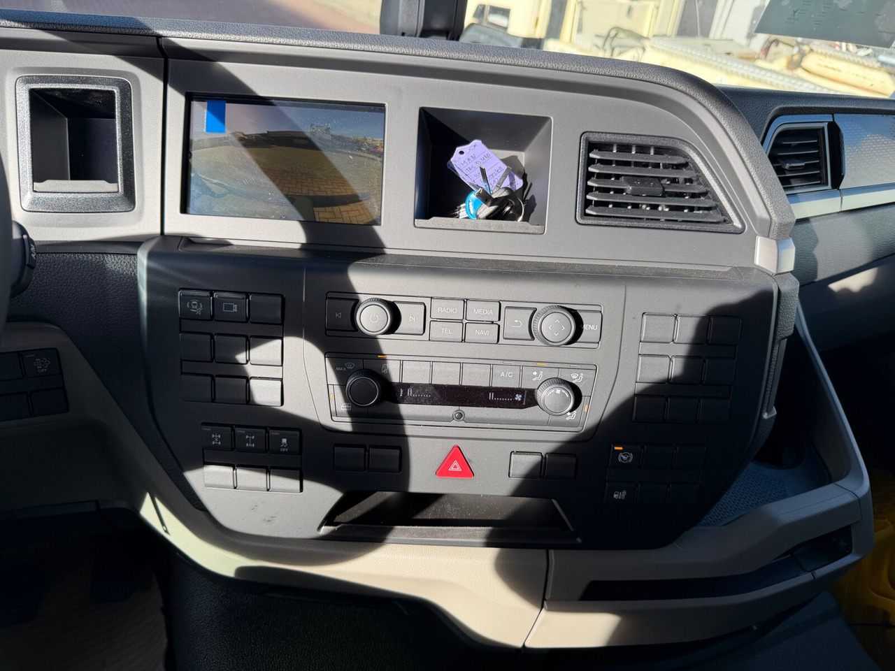 MAN TGS 33.480 6x4 BL CH TGS 33.480 6x4 BL CH, Nebenantrieb - Podvozek s kabinou: obrázok 4 MAN TGS 33.480 6x4 BL CH TGS 33.480 6x4 BL CH, Nebenantrieb - Podvozek s kabinou: obrázok 4