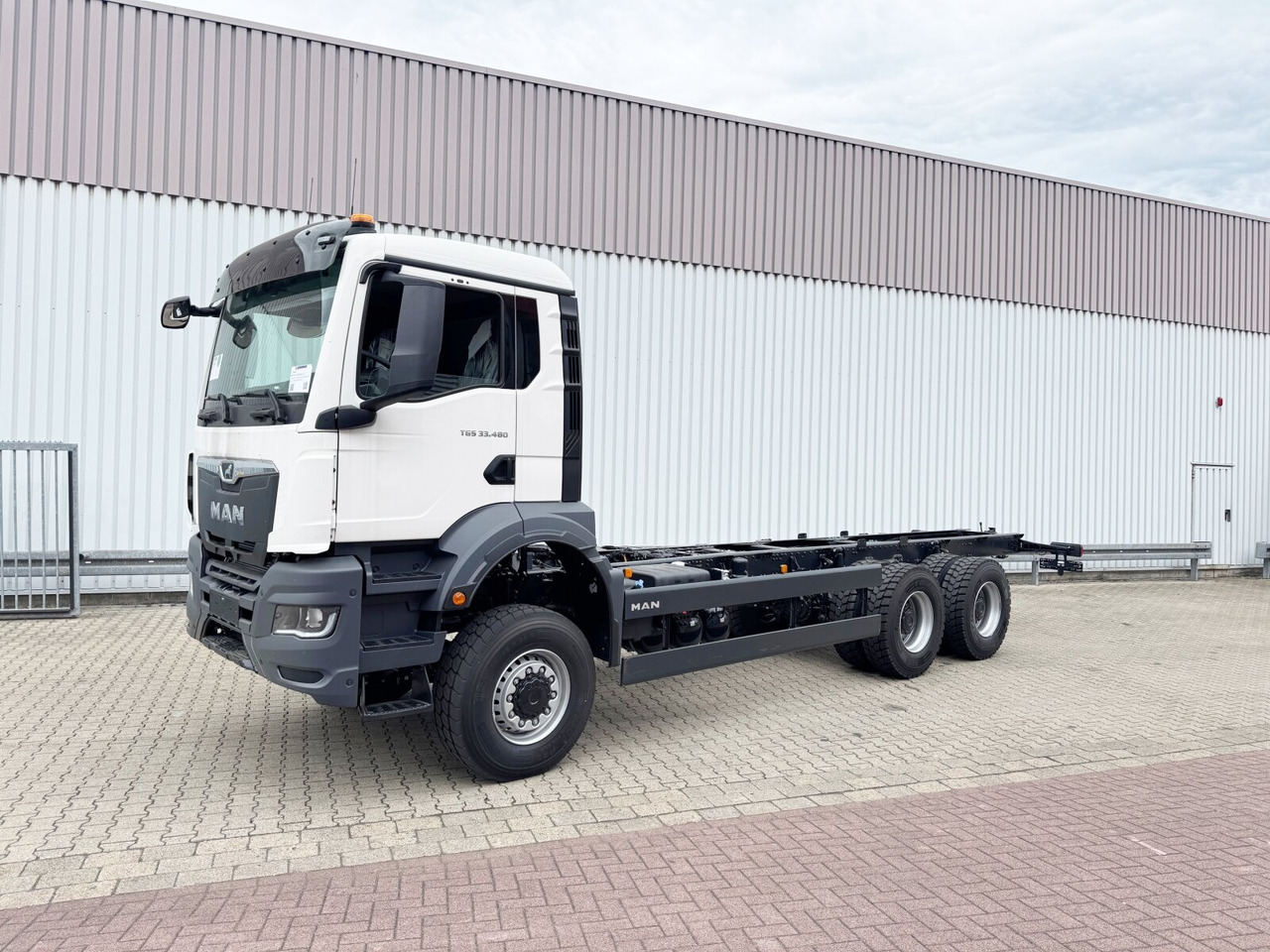 MAN TGS 33.480 6x6 BB CH TGS 33.480 6x6 BB CH, Hohe Bauart, Nebenantrieb - Podvozek s kabinou: obrázok 1 MAN TGS 33.480 6x6 BB CH TGS 33.480 6x6 BB CH, Hohe Bauart, Nebenantrieb - Podvozek s kabinou: obrázok 1